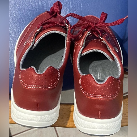 New SAS Sporty Lux leather walking/tennis shoe, Ruby Perf, Size 9N - Picture 11 of 16
